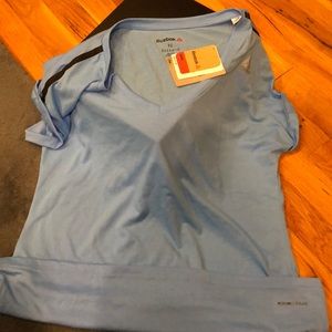 Reebok New w tags, light blue V neck sz M, wick T